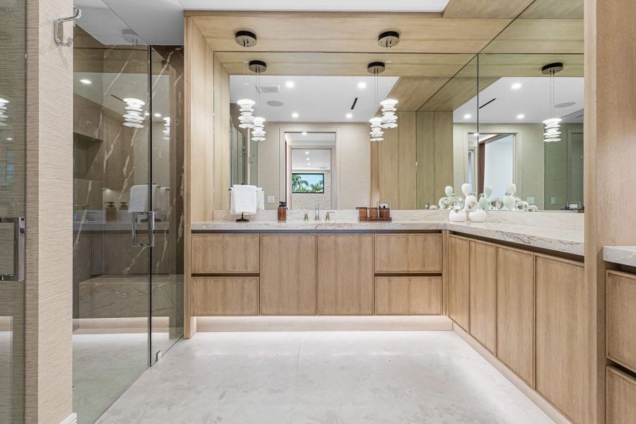 BA-013 Glass Enclosed Vanity Room