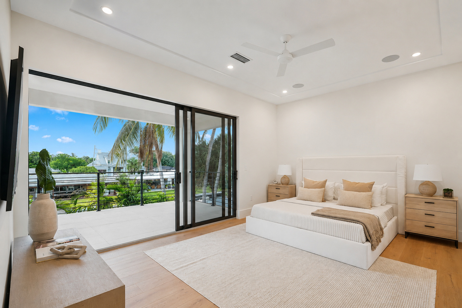 BR-009 Bedroom masterModern minimal bedroom with tropical view