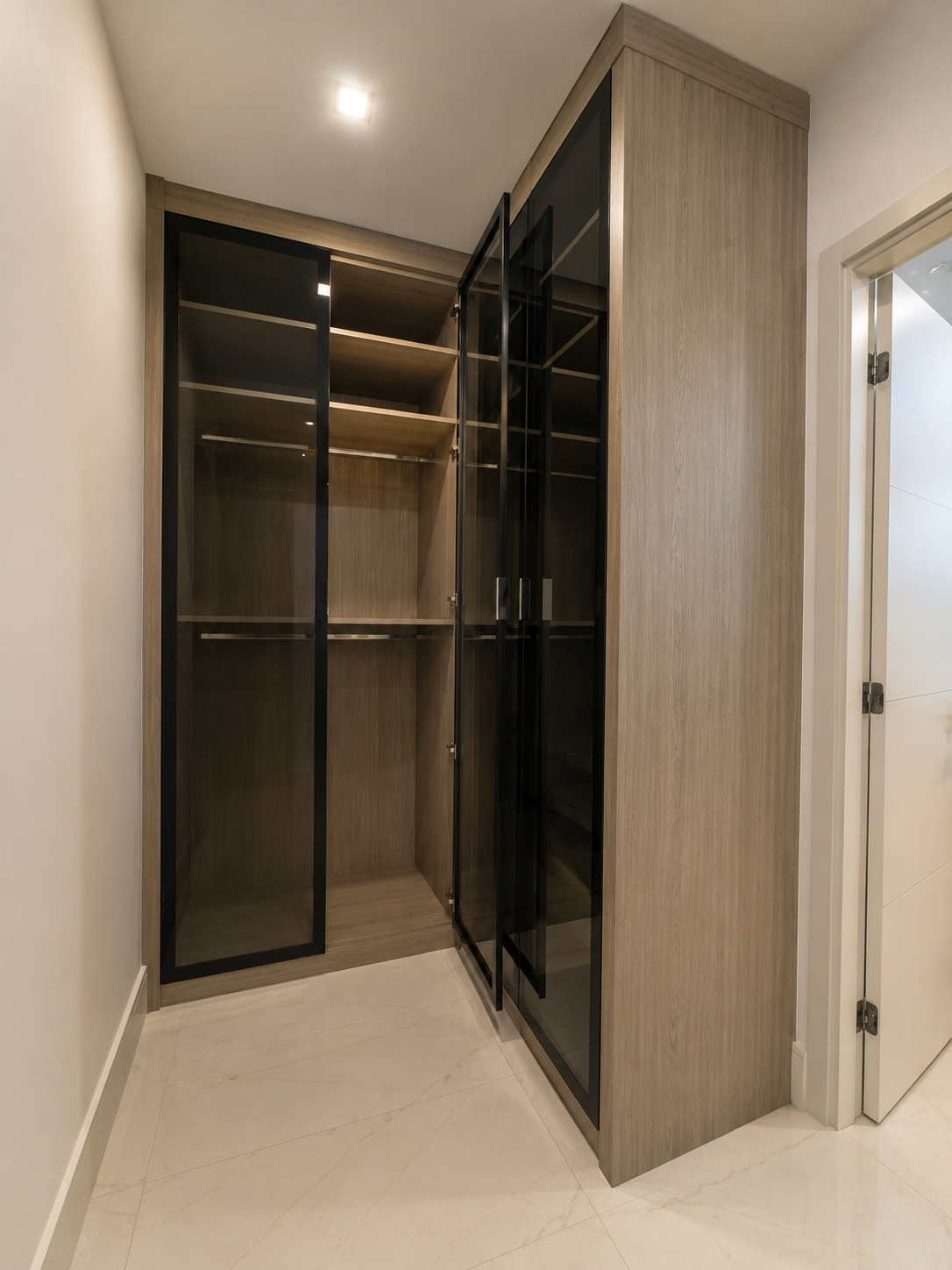 CL-002 Glass Front Walk-In Closet