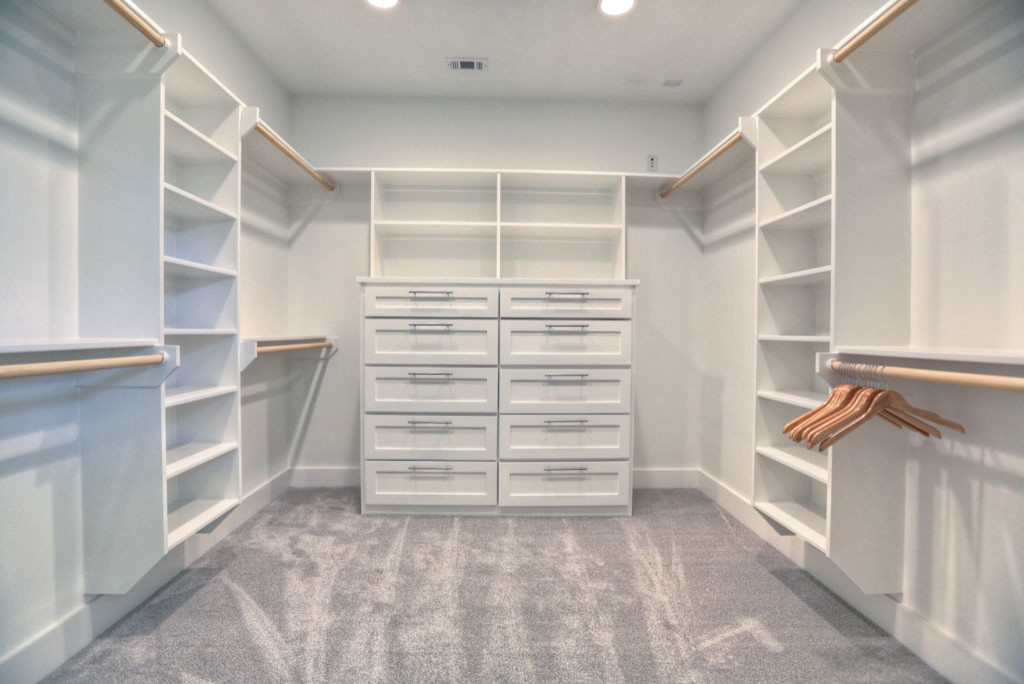 CL-014 Closet with modern design