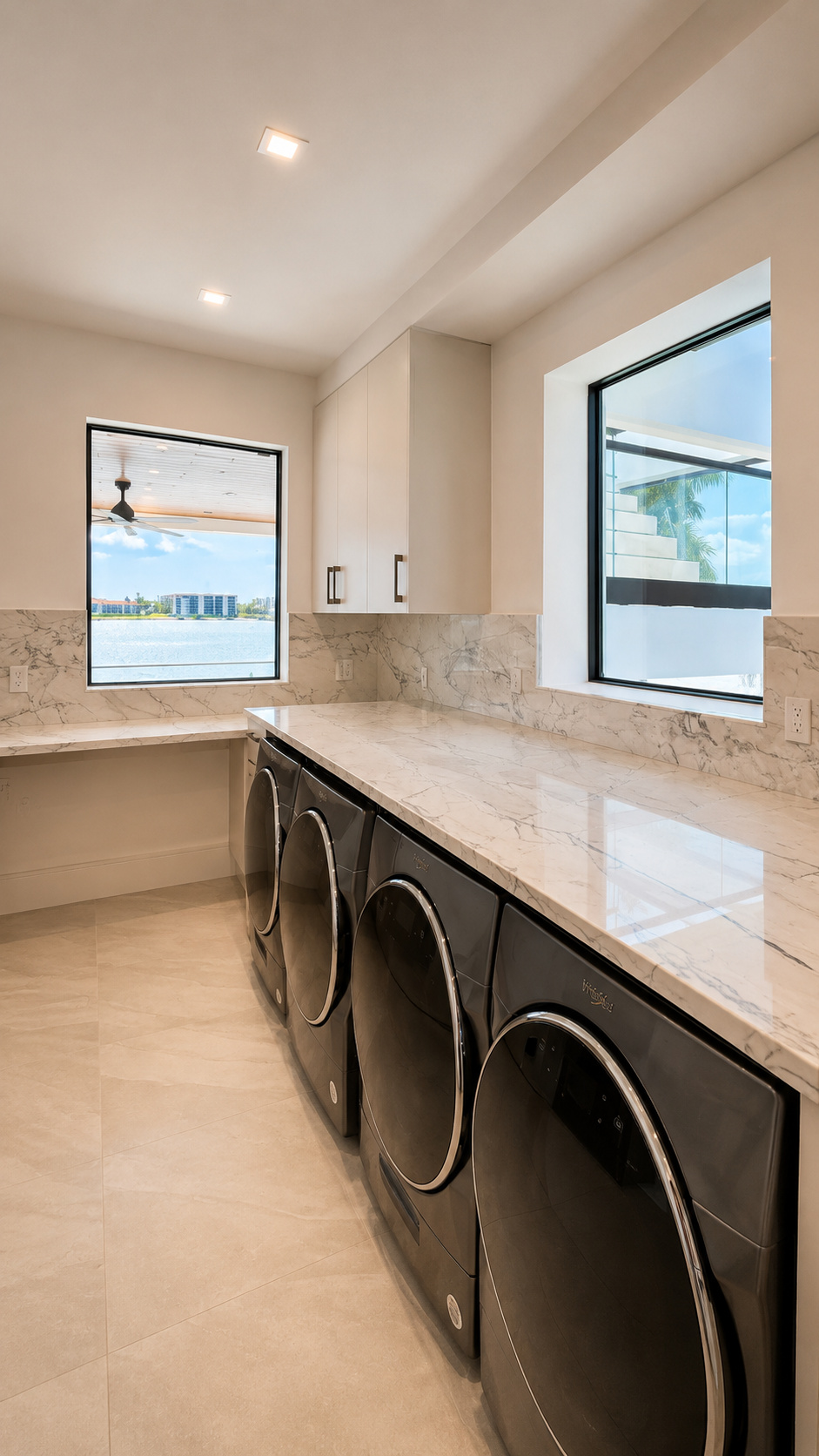LA-006 Modern laundry room with waterfront view