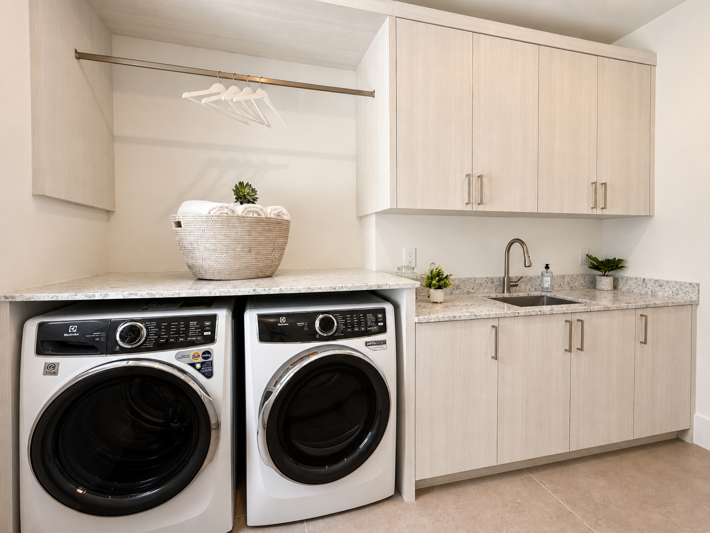 LA-008 Modern laundry room with sleek details