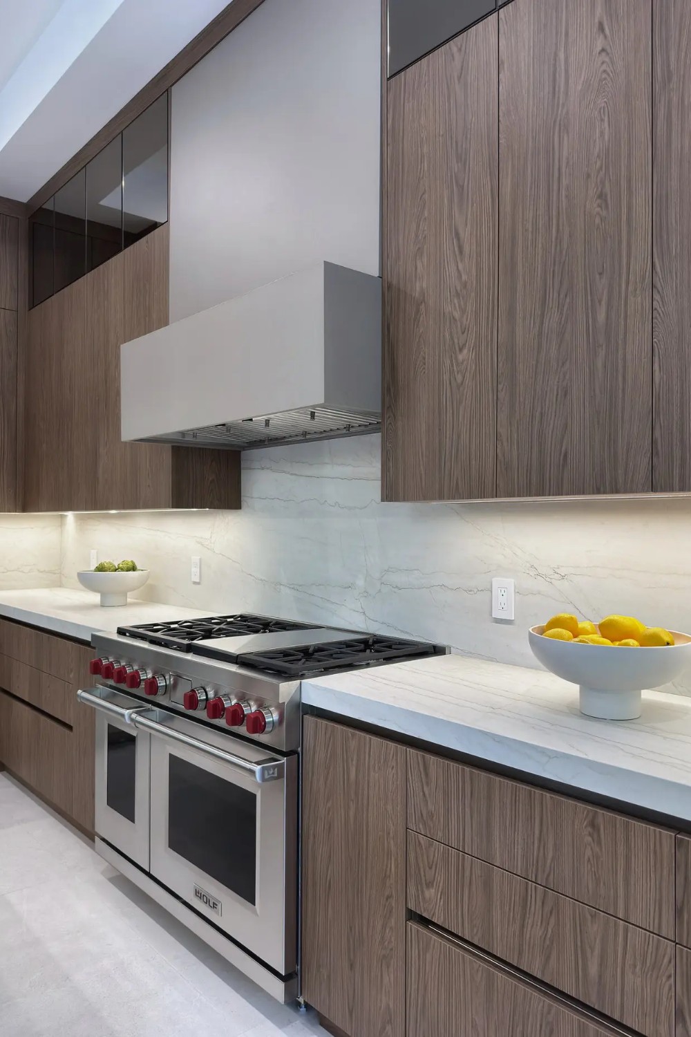 Integrated canopy hood cabinetry in a custom South Florida kitchen by Sunshine Alliance